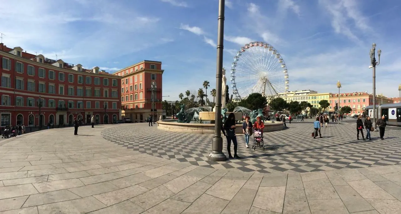 Apartment On Place Massena Nice