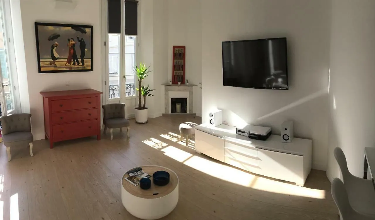 Apartment On Place Massena Nice